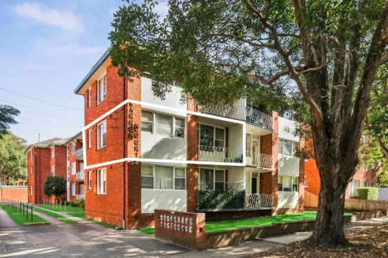Boutique first-floor corner unit in prime location
