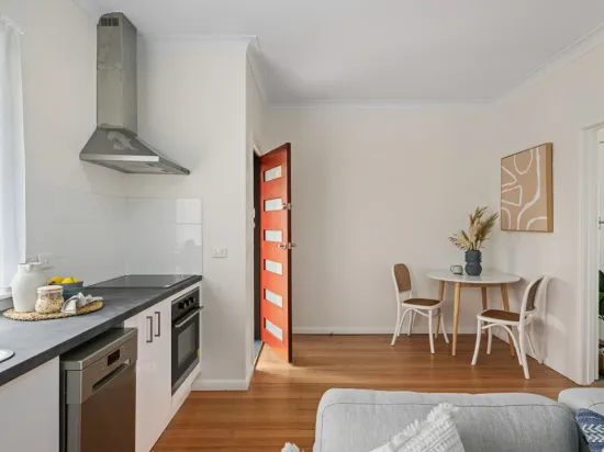Low-Maintenance Living, Prime Central Location!