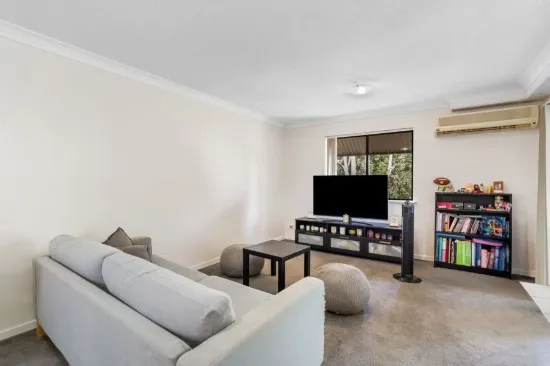Spacious apartment ideally located