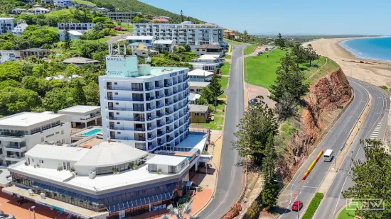 Renovated Coastal Studio unit with Ocean Views!