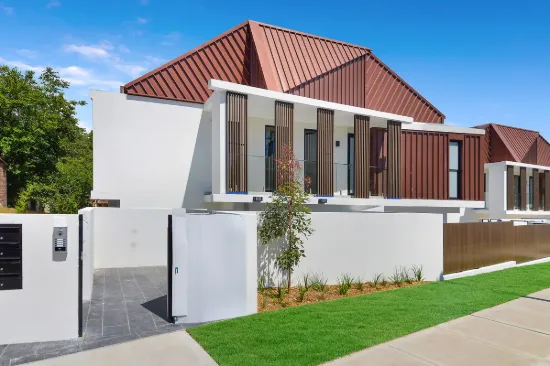Architectural Townhouse with Rooftop Terrace in Boutique ‘Cavendish’ Complex