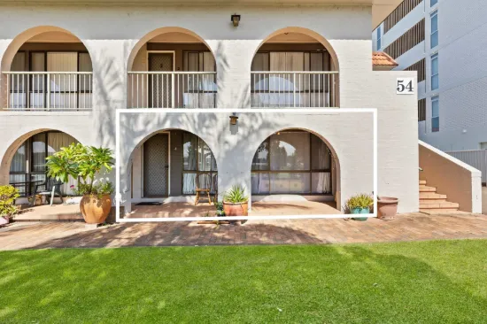 A Neat Ground‑Floor Unit by the Bay