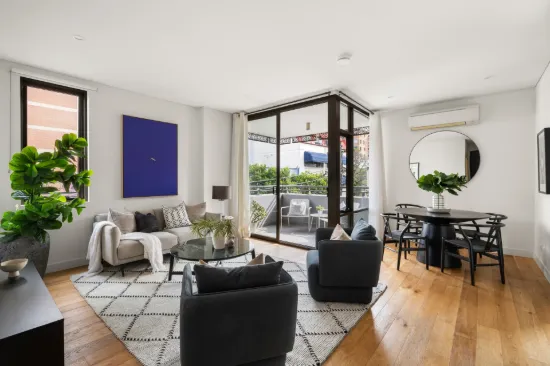 Spacious inner-city living and convenience near Central station