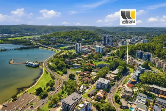 LARGE TWO BEDROOM TOWNHOUSE IN HEART OF GOSFORD - RENOVATED BATHROOMS, GREAT LAYOUT & WATER VIEWS