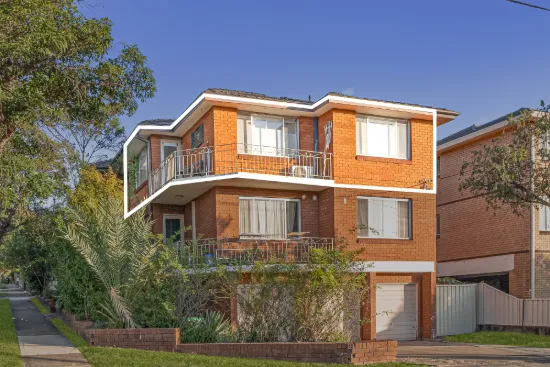 Top floor residence with a beautiful outlook set in unique complex of only 5 units