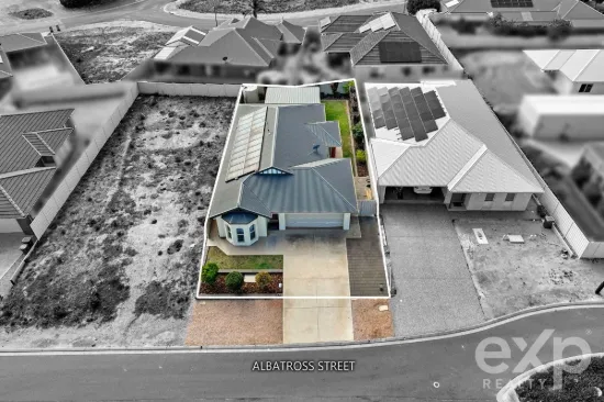 Marina Living with Comfort, Efficiency & Low-Maintenance Appeal
