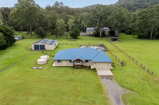 The Perfect Combination- Flat Land, Huge 15 X 9m Shed....