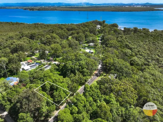 Generous 582mÂ² Moments from Rocky Point