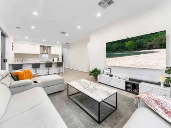 PARKLAND FACING EASY-CARE COMFORT NESTLED IN THE POPULAR CANOPY COMMUNITY!