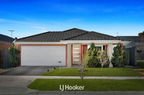 Stylish Family Living in a Sought-After Beaconsfield Locale