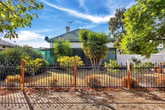 Enticing Opportunity on Elizabeth Street!