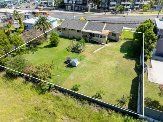 Central CBD home on 1366sqm; development potential