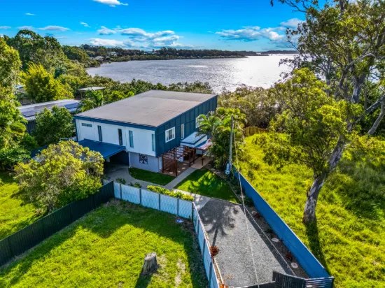 Stunning Waterfront home with Panoramic views on a huge1017m² Block