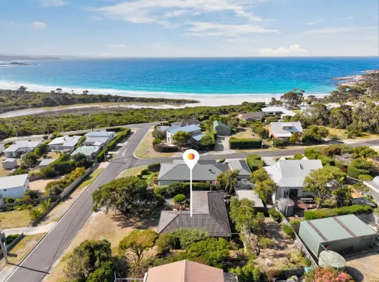 Family home in iconic Binalong Bay