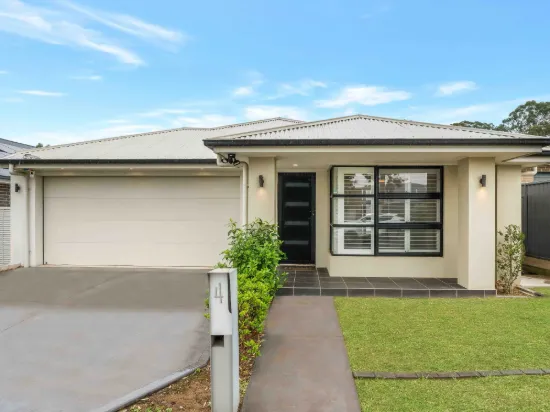 Family Entertainer with Pool, Alfresco & Modern Open Plan Living