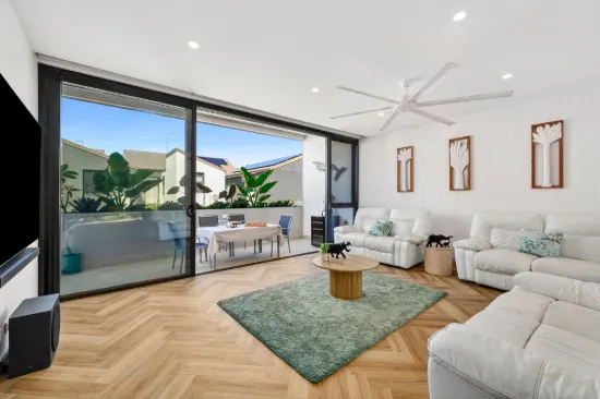 Effortless Living In A Private Warriewood Enclave