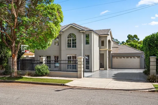 Spacious Family Entertainer in Prestigious Oaklands Estate
