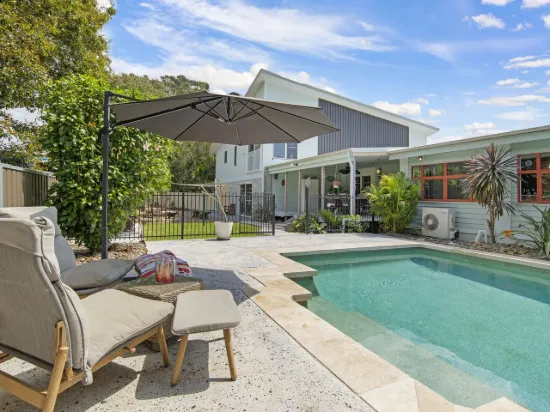 Coastal Elegance - Beachside Budgewoi!