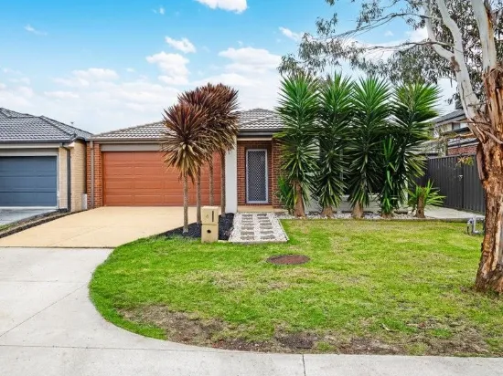 IMPECCABLE FAMILY HOME, PRIZED PARKSIDE LOCATION