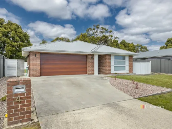 FANTASTIC FAMILY HOME & LOCATION!