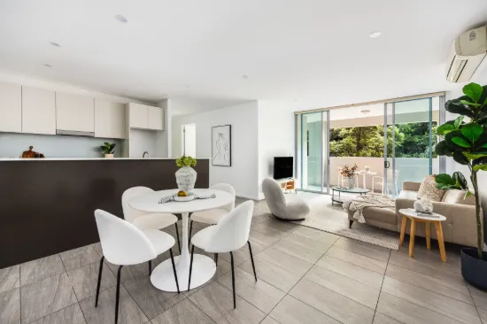 SPACIOUS & PRIVATE TWO-BEDROOM APARTMENT WITH LEAFY OUTLOOK