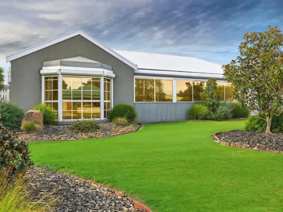 LYNDHURST LIVING - PERFECT FOR ALL