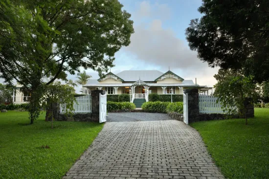 Gracious Heritage-Listed Queenslander on Leafy Acre	