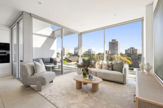 North Facing Top Floor Luxury Apartment in Cosmopolitan Village Setting
