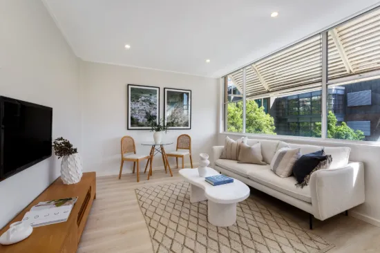 Light Filled Apartment with Iconic Seidler Design in Central Paddington