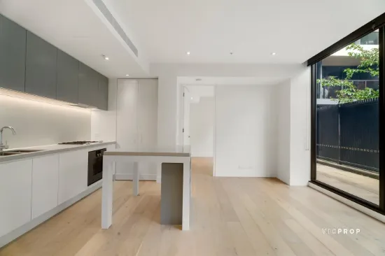 Sleek Richmond Retreat in Unrivalled Neighbourhood