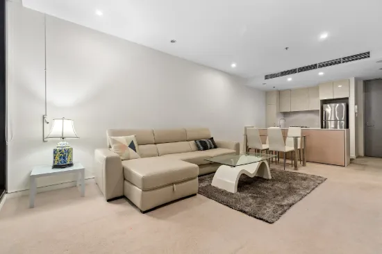 An oversized one-bedder with everything you need