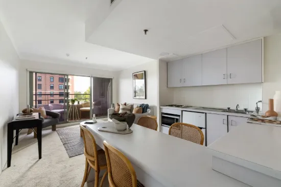 Oversized studio with sensational city views