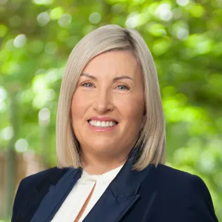 Debbie Hollibone - Real Estate Agent