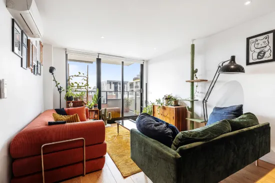 City Convenience Meets Community- Spacious Apartment