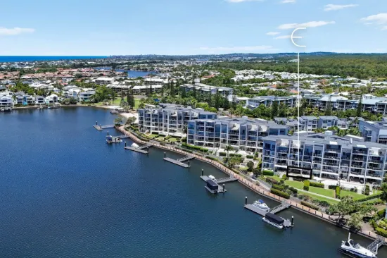 LUXURY WATERFRONT APARTMENT WITH EXCLUSIVE GARDEN