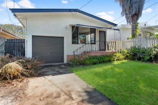 Coastal Convenience Just 50m from the Waterfront