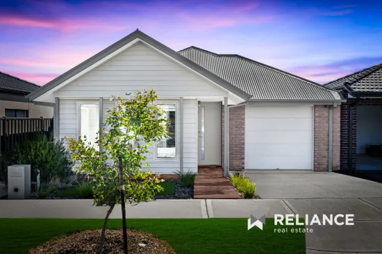 Beautifully Upgraded Home with Designer Kitchen & Hardwood Decking – East Facing