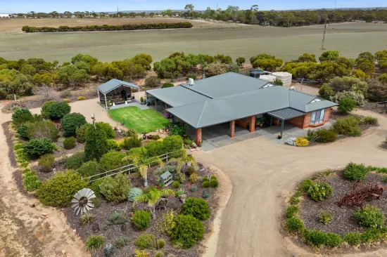 75 Acres of Lifestyle with Town Convenience