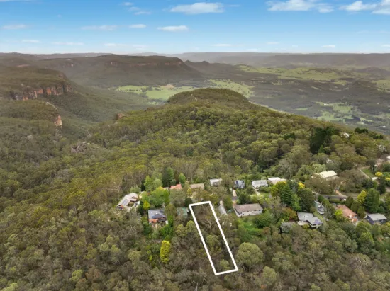 Peaceful block in quiet Mount Victoria cul-de-sac