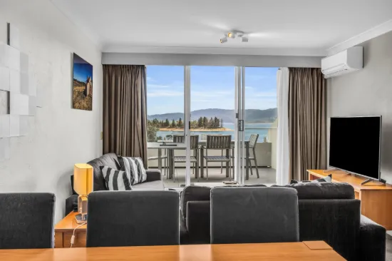 Premium Lakeside Apartment - Move-In Ready