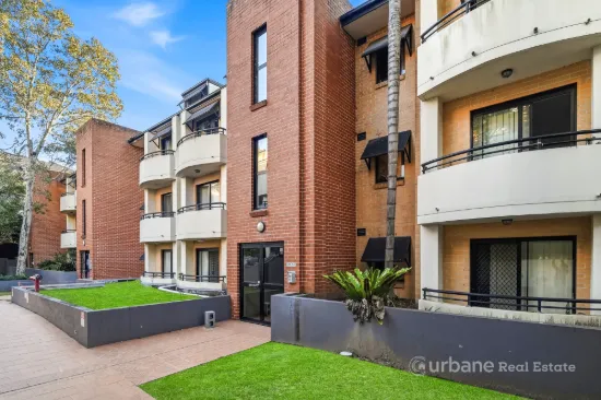 Prime Location – Walk to Station, Schools & Shops!!