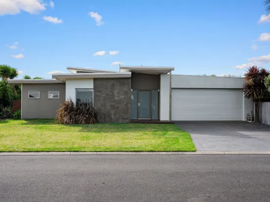 Relaxed Living in a Coveted Location. 