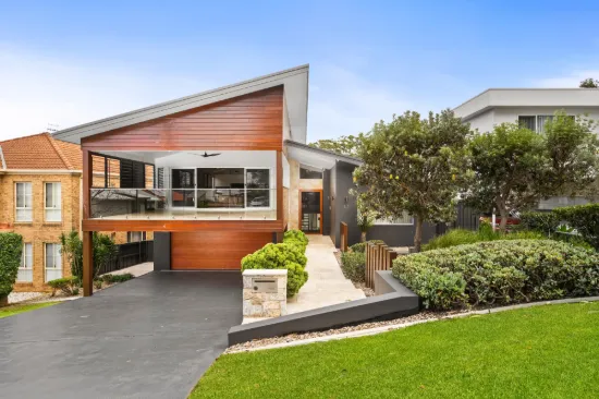 Contemporary coastal living with dual occupancy