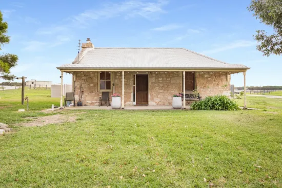 Versatile Lifestyle Property with Multiple Income Streams