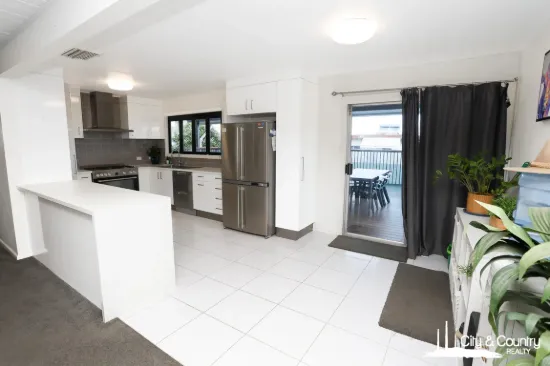45 Indigo Crescent – Dual Living Opportunity with Space for the Whole Family