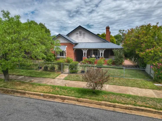 Convenient Location of Stylish Brick home