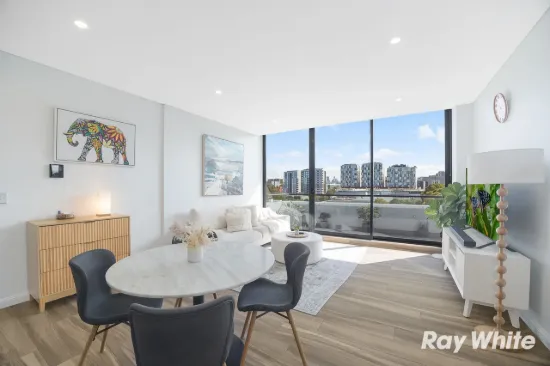 Luxury Two-Bedroom Apartment in a Peaceful Inner-City Setting