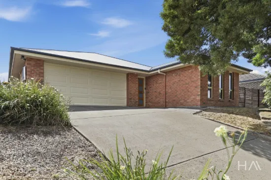Practical Family Living in Sought After Youngtown