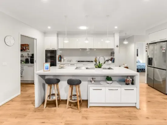 CONTEMPORARY COMFORT MEETS MODERN CONVENIENCE - PARKLAND ADJACENT!