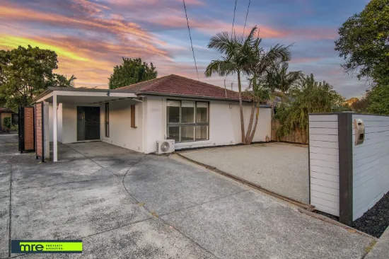 Attention Downsizers !!!!
Not an apartment or an attached townhouse but a detached 4 bed house on its own block!!!